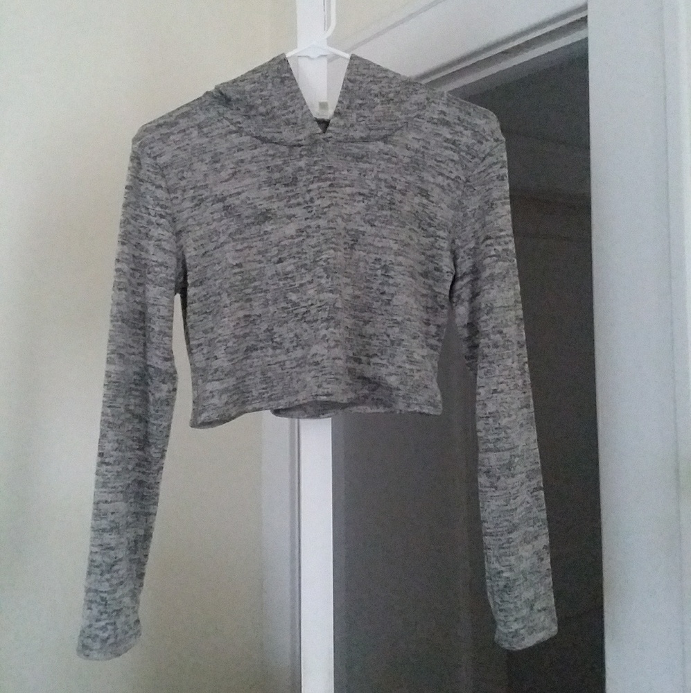 Lightweight cropped hooded shirt